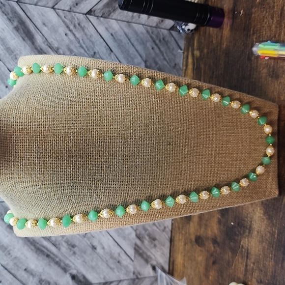 Gilded Garden 32 inch Necklace Freahwater pearls and Green Glass Aprilsplace - Picture 5 of 8